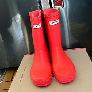 Hyper pink hunter boots in size 11